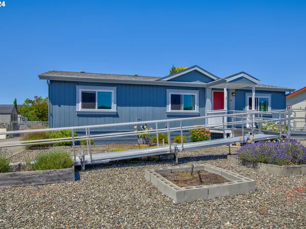 221 Easy St, Sutherlin, OR 97479