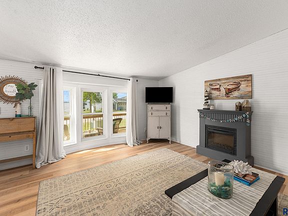 2nd image of 6132 Dakota Ave