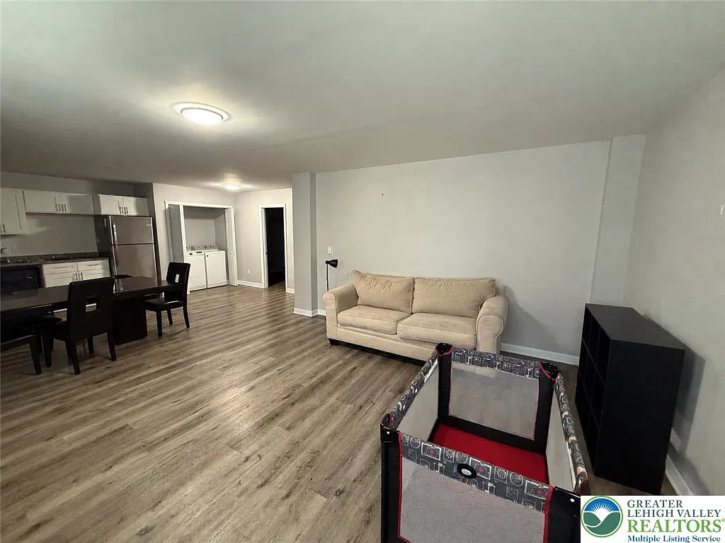 2 bed, 850 sqft, $1,395 — Photo 2