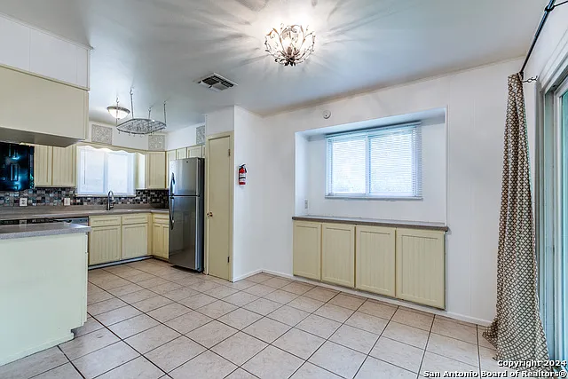 123 Stardream Dr — Photo 4