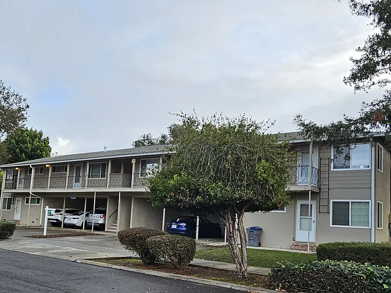 1425 Snow St — Photo 2