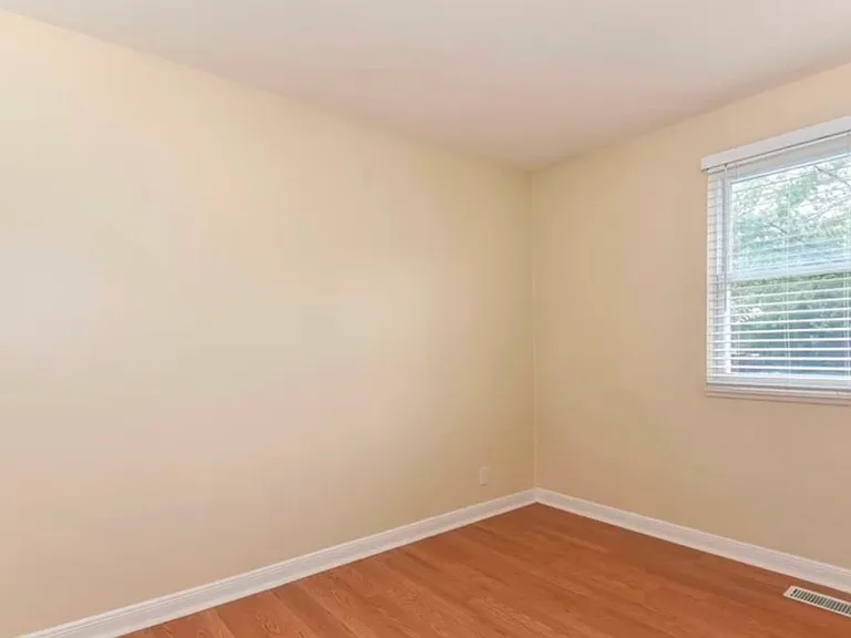204 Valley Dr — Photo 5