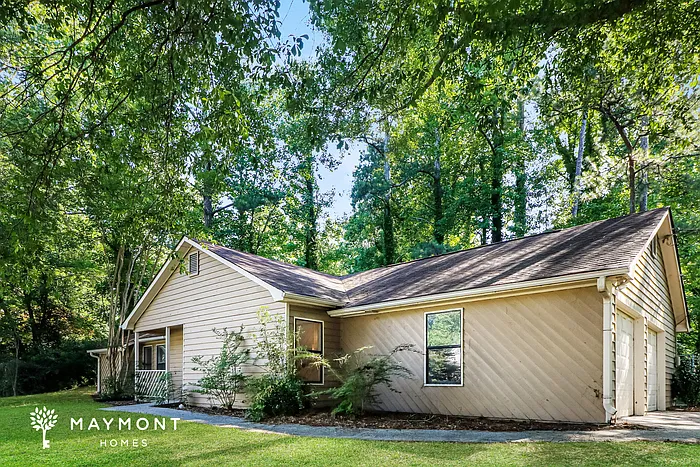 3 bed, 2.0 bath, 1490 sqft, $1,945 — Photo 3