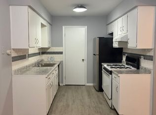 409 Kiowa Cir #102, Naperville, IL 60565