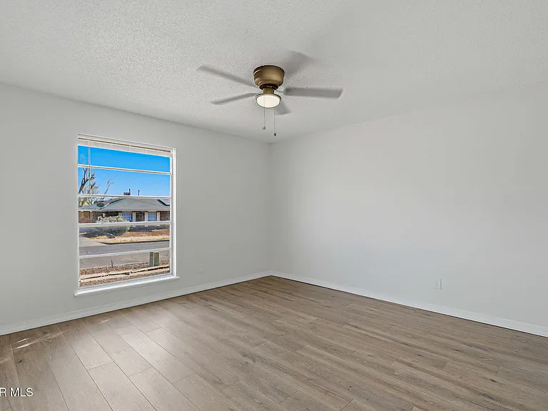 7129 Orizaba Ave — Photo 15