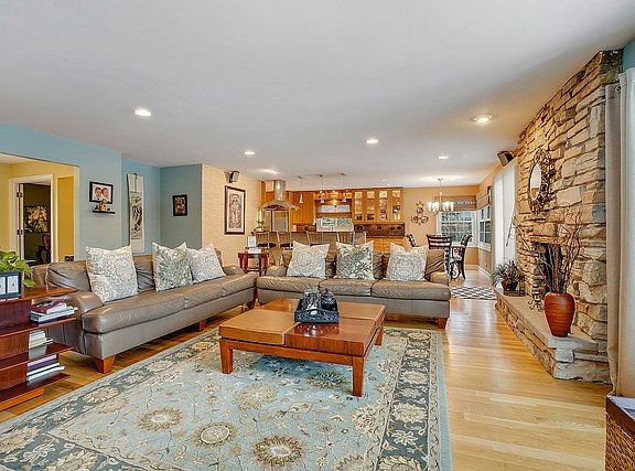 2nd image of 1536 S Surrey Ln