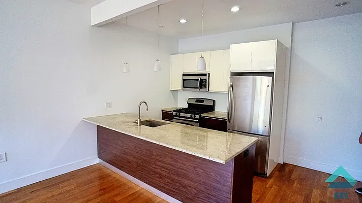 Rented by EXR | media 88