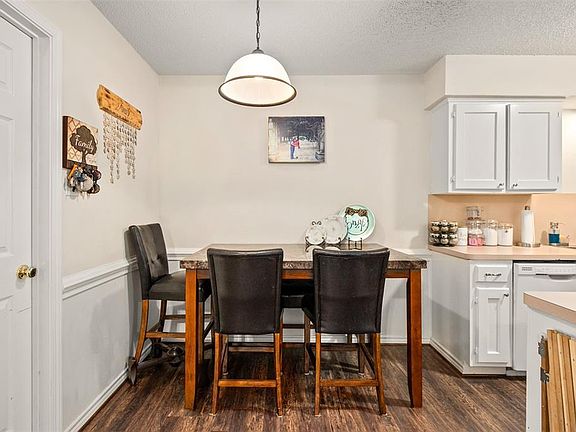 5th image of 810 Ivy Ave