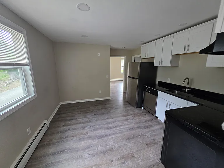 1300 Main St #B — Photo 2