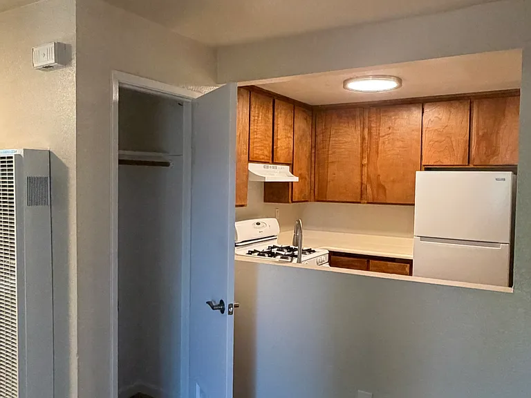 North Dutton Place Apartments — Photo 29