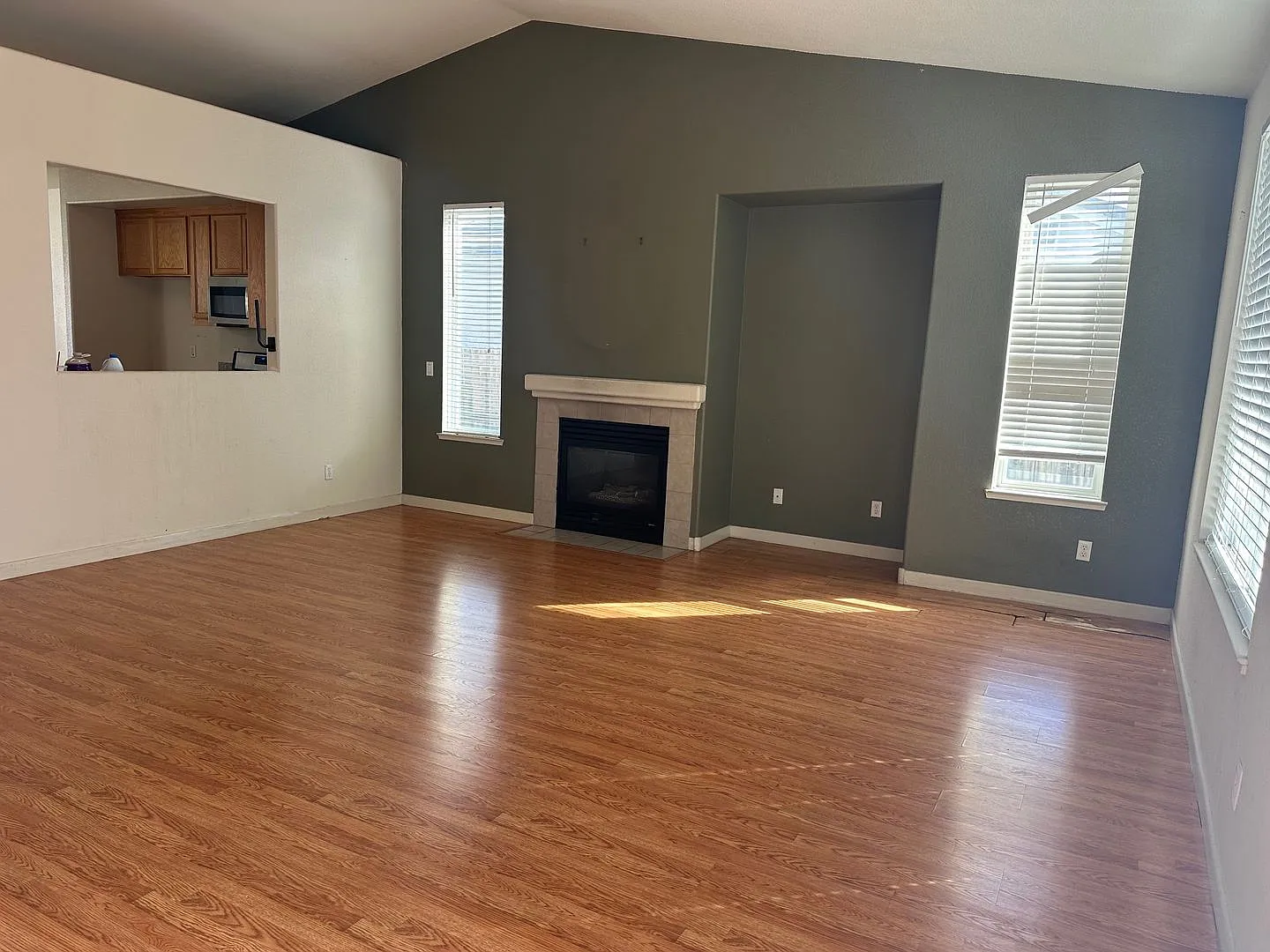 Modern 1 Story Home in Desirable Area — Photo 2