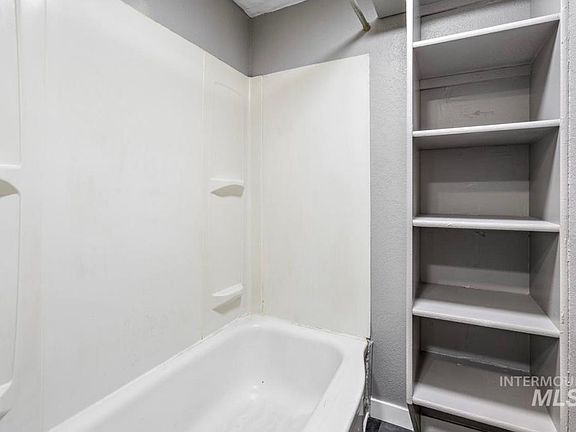 5th image of 420 S 1st Ave #1