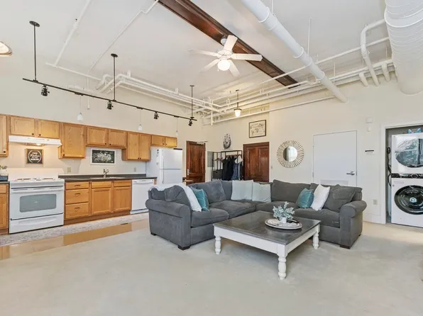 948 Main St Unit 102, Waltham, MA 02453