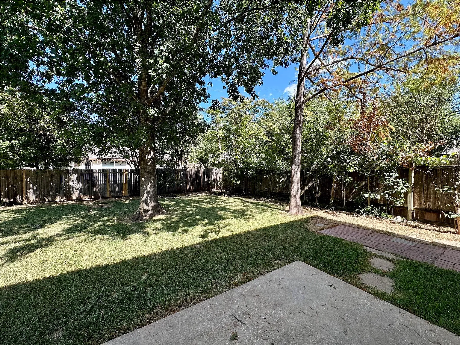 4 bed, 2.5 bath, 2479 sqft, $2,395 — Photo 2