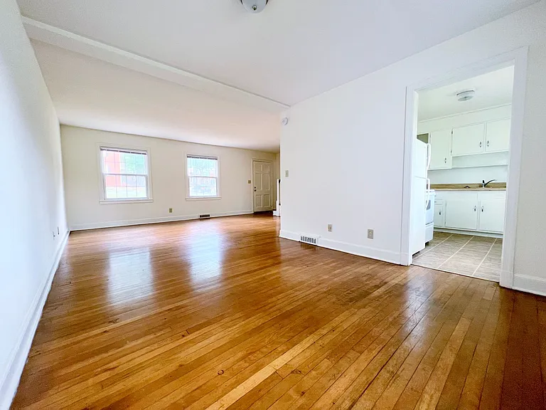Latham Park Manor — Photo 49