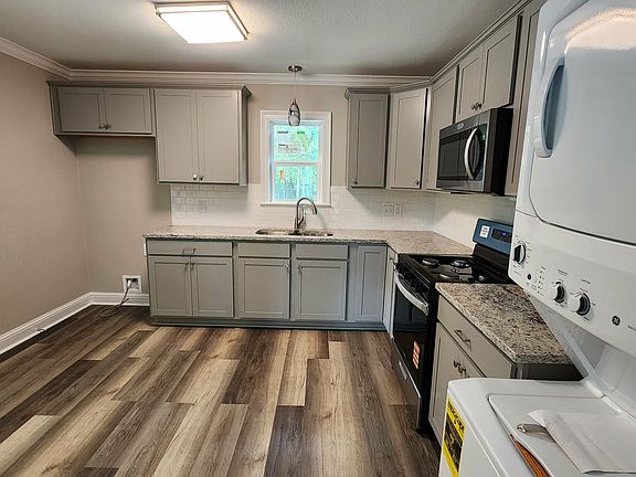 2nd image of 205 Roy St