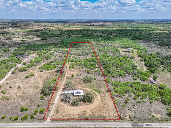 1271 County Road 119, Floresville, TX 78114