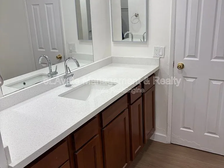6815 Kelvin Ave. — Photo 30