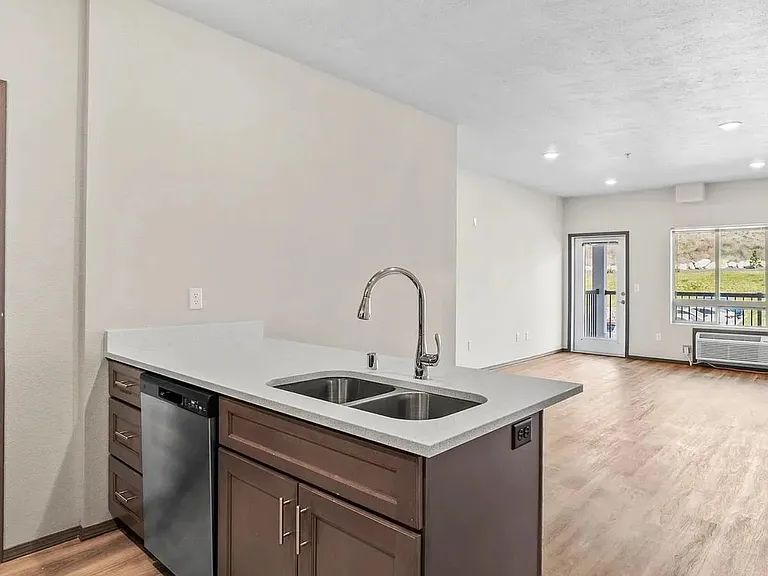 River City Apartments — Photo 25