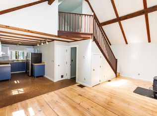 35 Old Town Rd, Putney, VT 05346