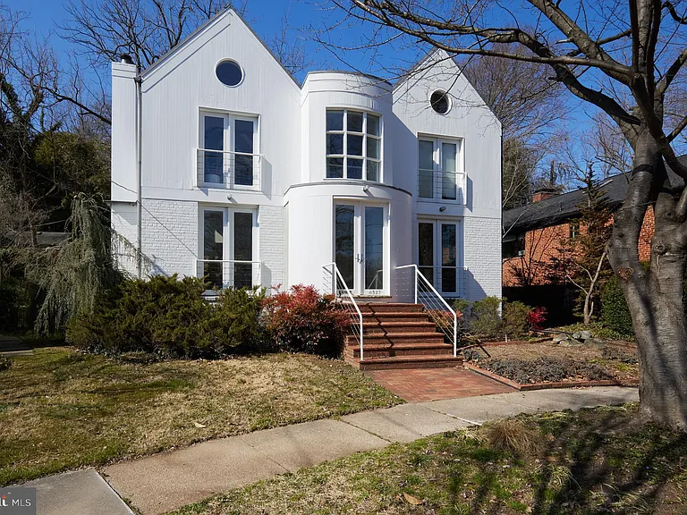 4527 Q Pl NW — Photo 2