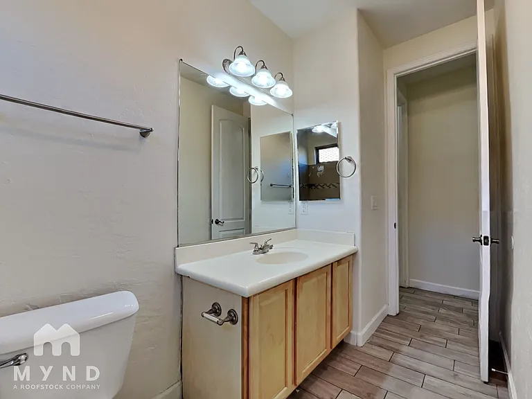 6418 S 49th Dr — Photo 26