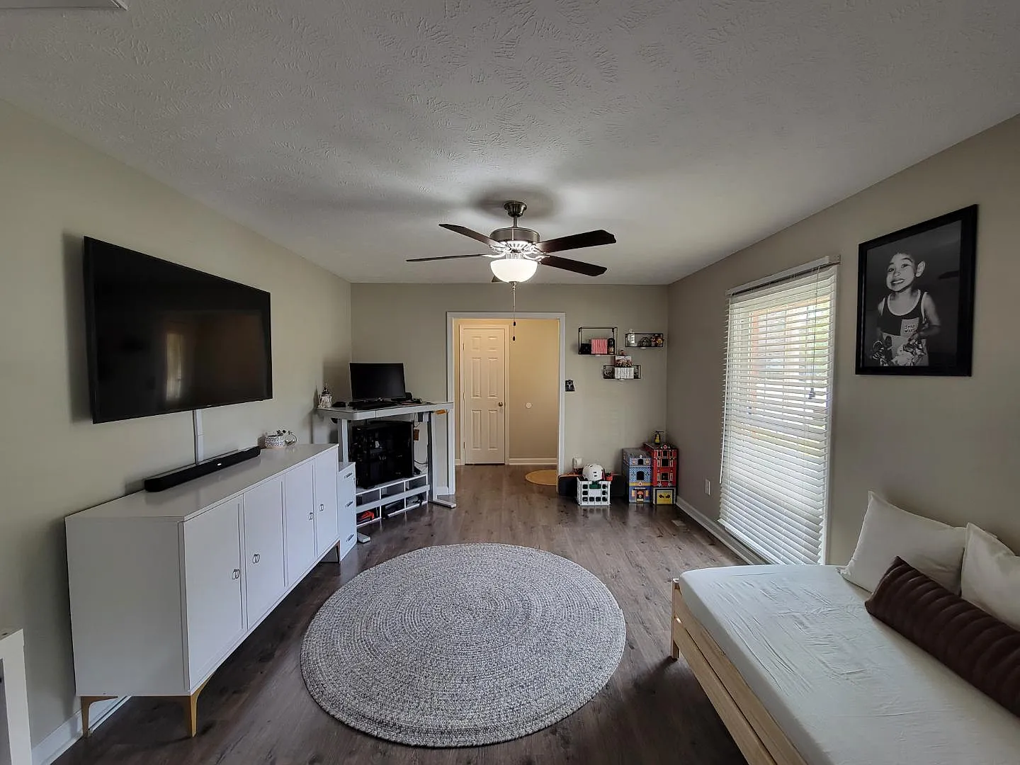 215 Haverhill Dr — Photo 2