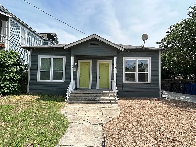 404 E Carson St — Photo 3