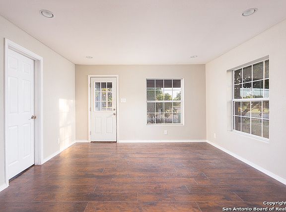3rd image of 411 Abshire St