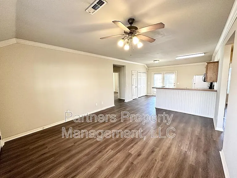 1112 W Hendrix St — Photo 3