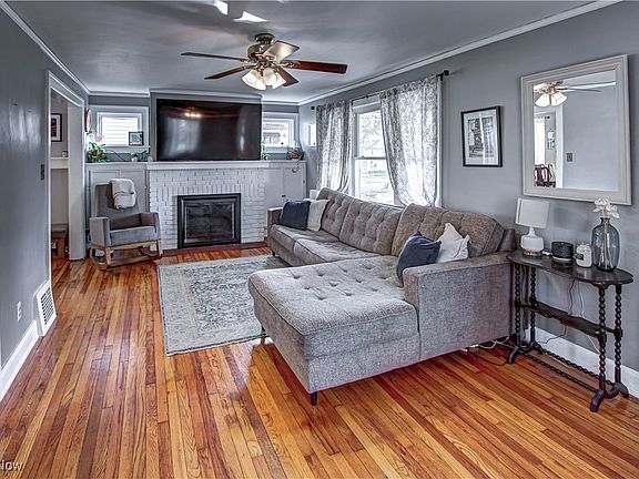 5th image of 27 Ennis Ave