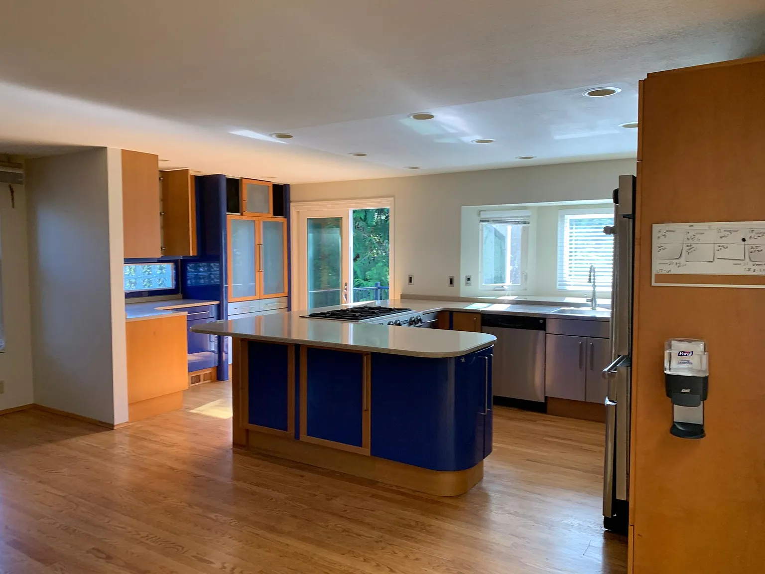 3 bed, 2040 sqft, $3,650 — Photo 2