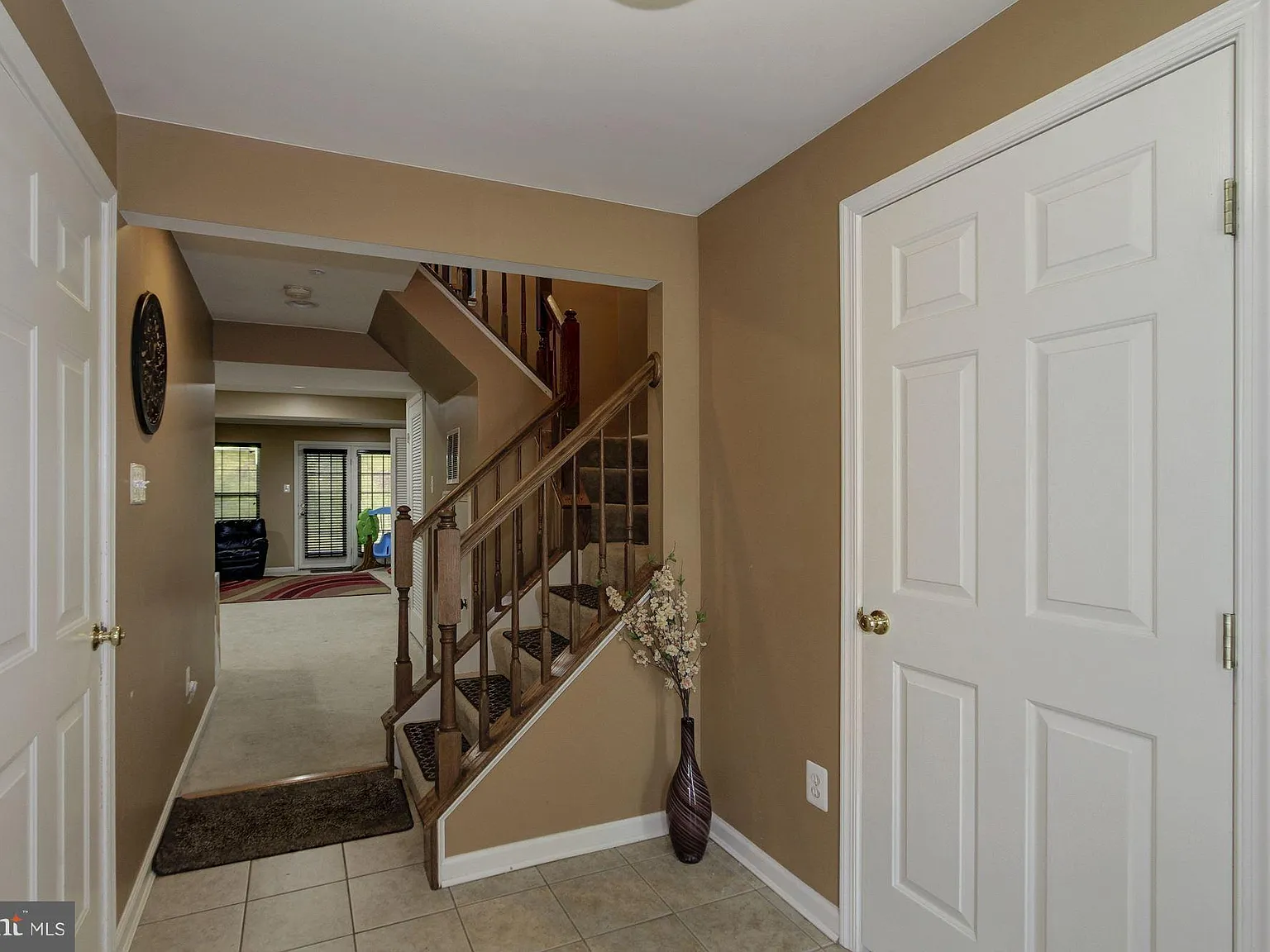 3 bed, 4.0 bath, 2340 sqft, $2,999 — Photo 4