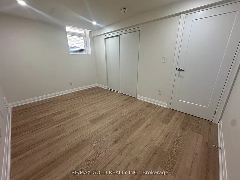 18 Hullen Cres #LOWER LEVEL — Photo 6