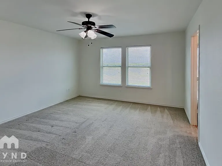 440 Stonebrook Dr — Photo 7