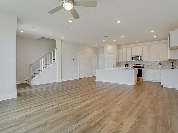 4th image of 517 Emory Crossing Blvd