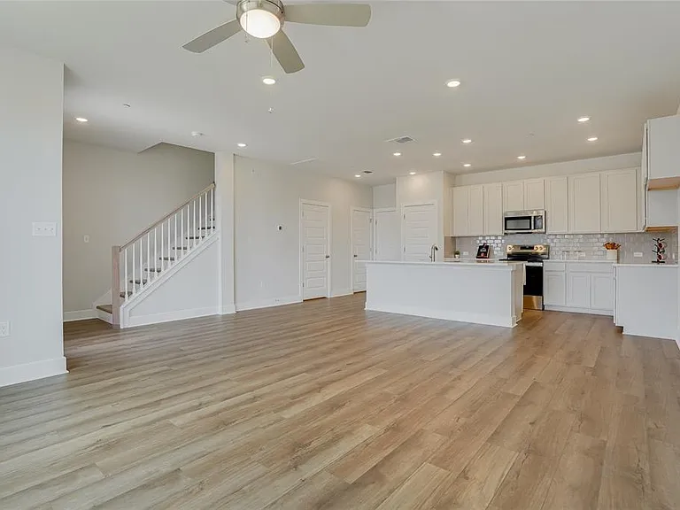 517 Emory Crossing Blvd — Photo 6