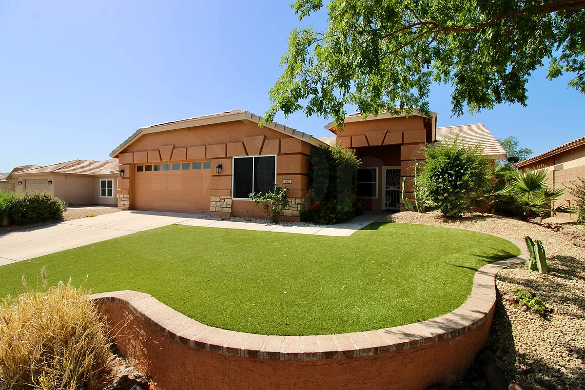 4 bed, 2.0 bath, 2261 sqft, $2,749 — Photo 3