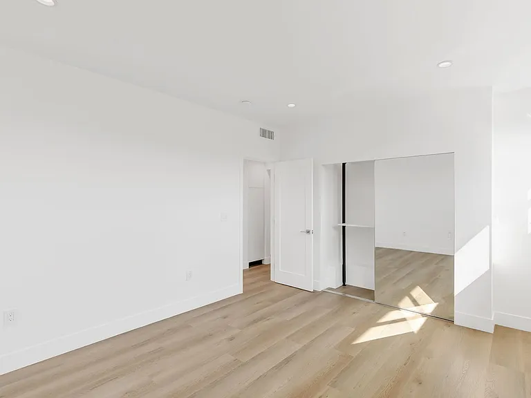 8355 Blackburn Ave — Photo 27