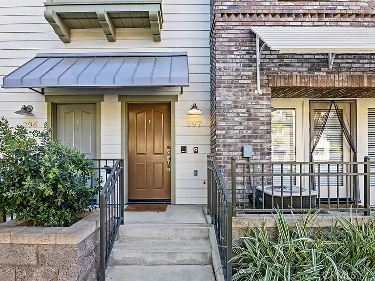 297 Tustin Field Dr — Photo 2