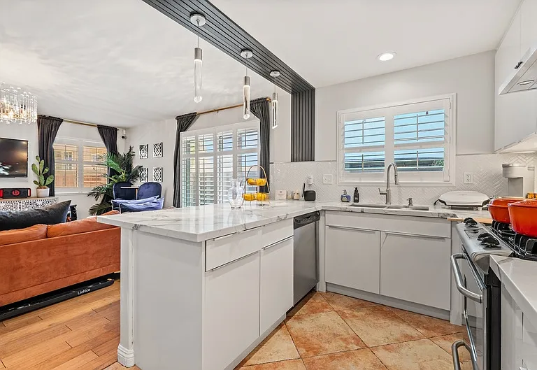 3252 Park Ln #1 — Photo 8
