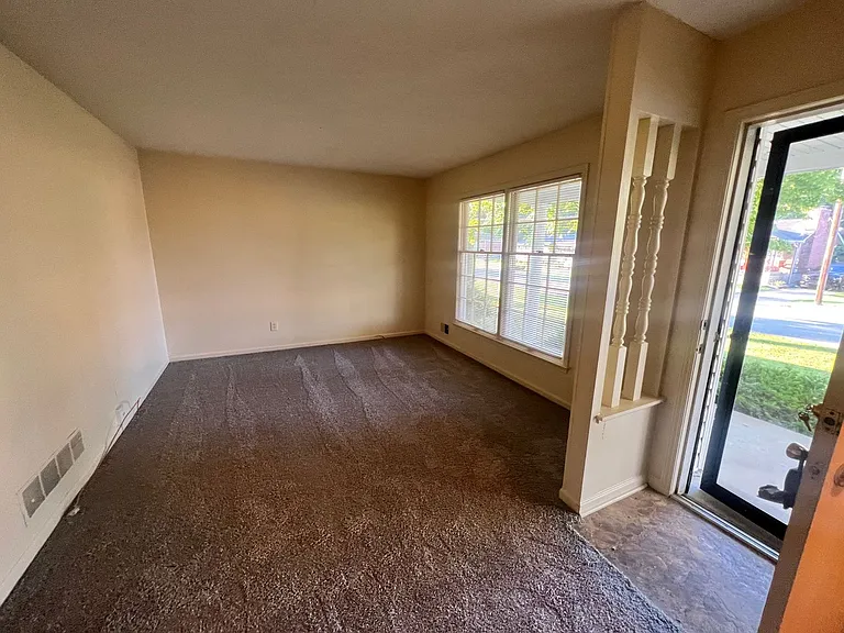 6201 Lynnchester Dr — Photo 3