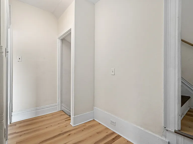 415 Mills Ave — Photo 15