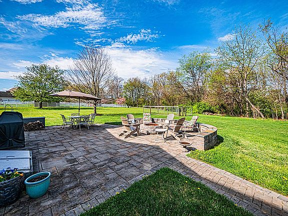 Patio w/ Firepit
