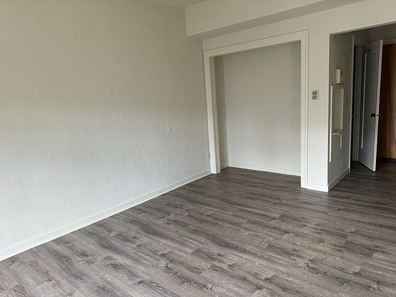 3rd image of 2501 Ivy Dr APT 21