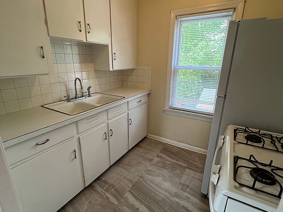 4th image of 2042 13th St Unit 2