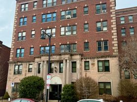 2003 Commonwealth Ave