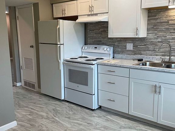 2nd image of 907 Georgian Dr APT C