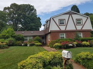 712 Leawood Dr, Greensboro, NC 27410