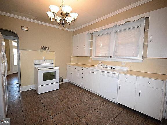 2nd image of 623 Guilford Ave #1